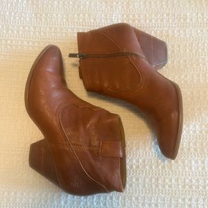 Frye ankle cowboy style ankle boot